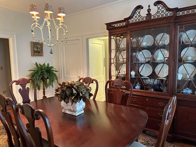 Building Photo - 809 Sunset Dr