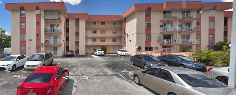 Foto principal - 6820 W Flagler St