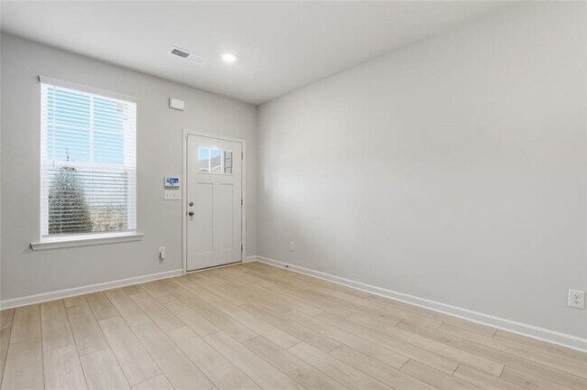 Building Photo - 208 Flier Dr