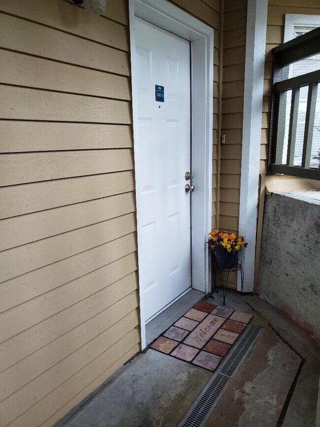 Private entrance, protected from the rain!! - 5300 Harbour Pointe Blvd