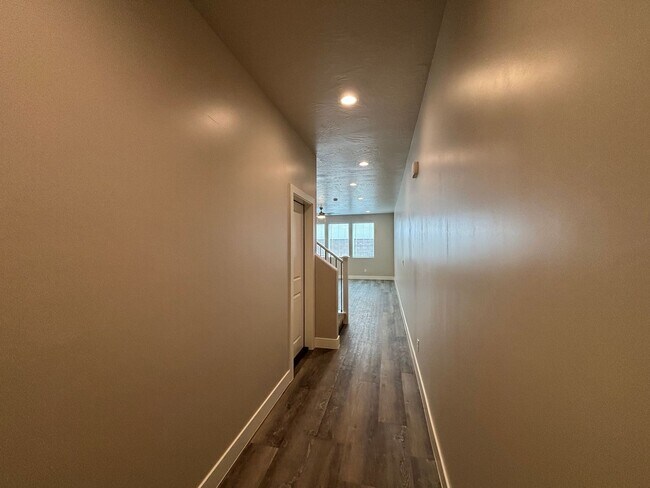 Foto del edificio - BRAND NEW TOWNHOME FOR RENT!
