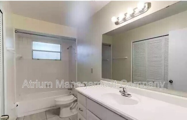 Building Photo - 2013 E Jefferson St