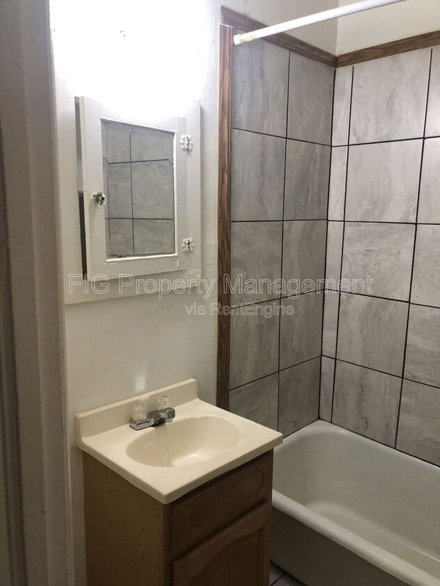 Primary Photo - 429 W G St