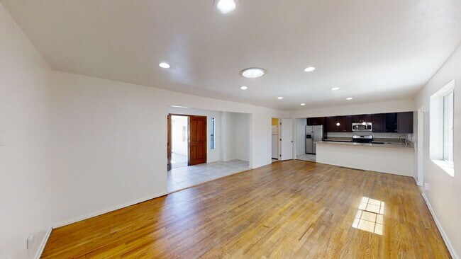 Building Photo - 7BD/3BA, Big Driveway!! (Lease out, pendin...