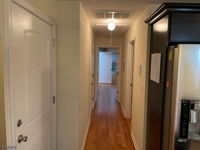 Foto del edificio - 23 Reynolds Ave