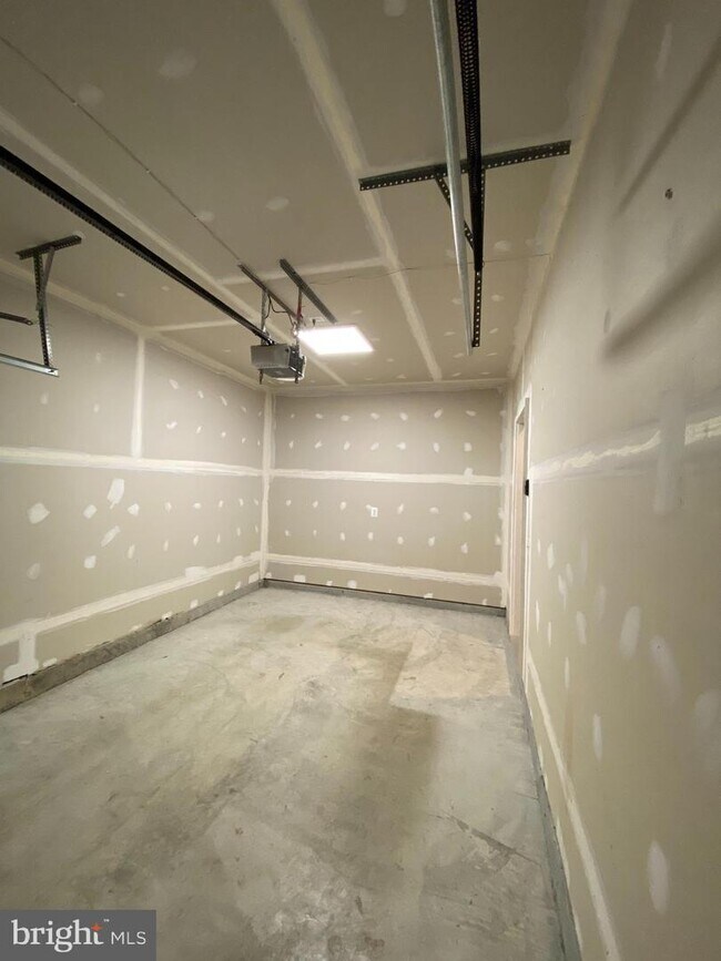 Building Photo - 113 Gristmill Ct