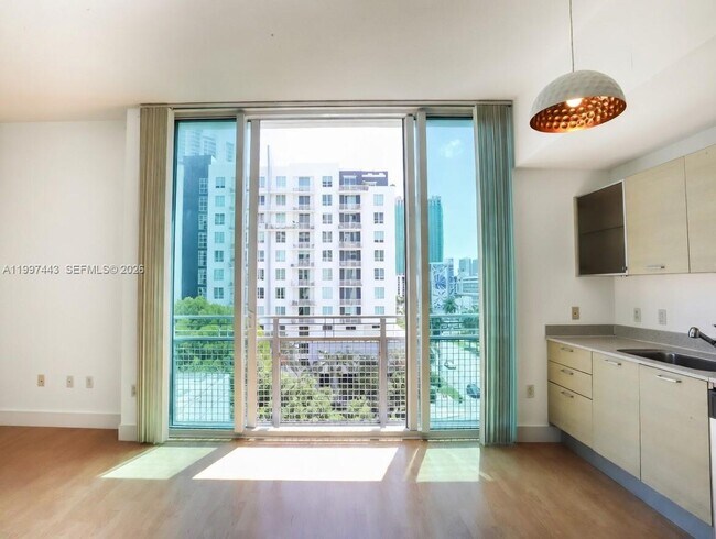 Foto del edificio - 350 NE 24th St