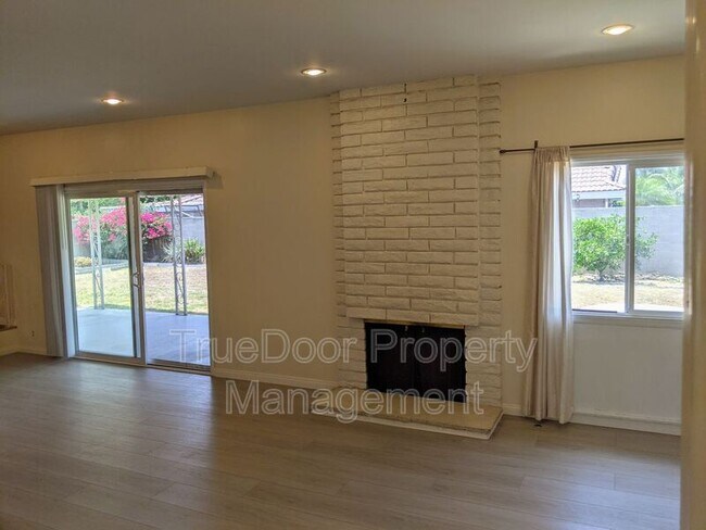 Building Photo - 419 N South Redwood Dr