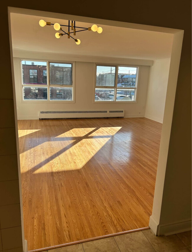 Building Photo - Spacious, Newly Renovated 2-Bedroom Apartm...