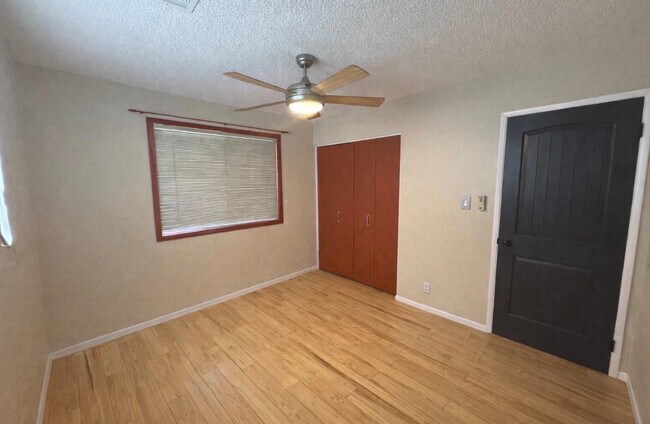 Foto del edificio - 1237 E Riviera Dr