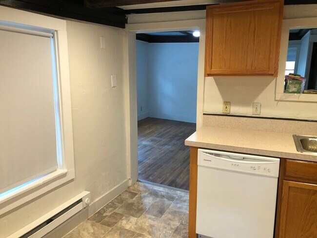 Foto del edificio - 165 N Main St