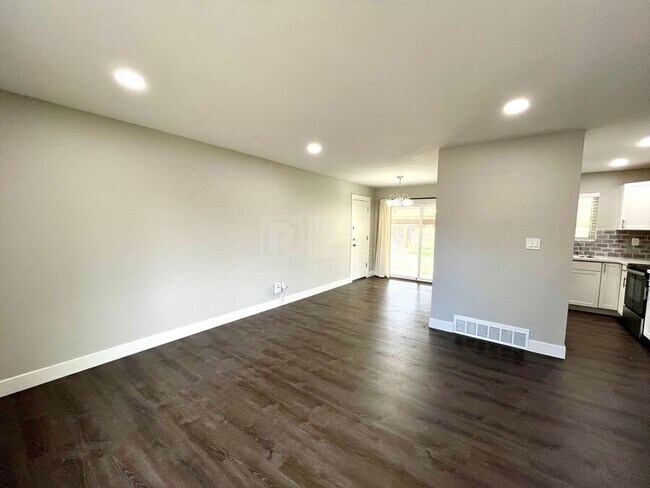 Photo - 2123 Fernwood Dr House