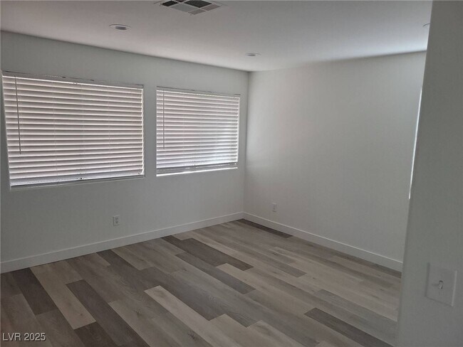 Foto del edificio - 9353 Chilly Pond Ave