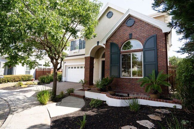 Building Photo - 4 br, 2.5 bath House - 4448 Bangor Court