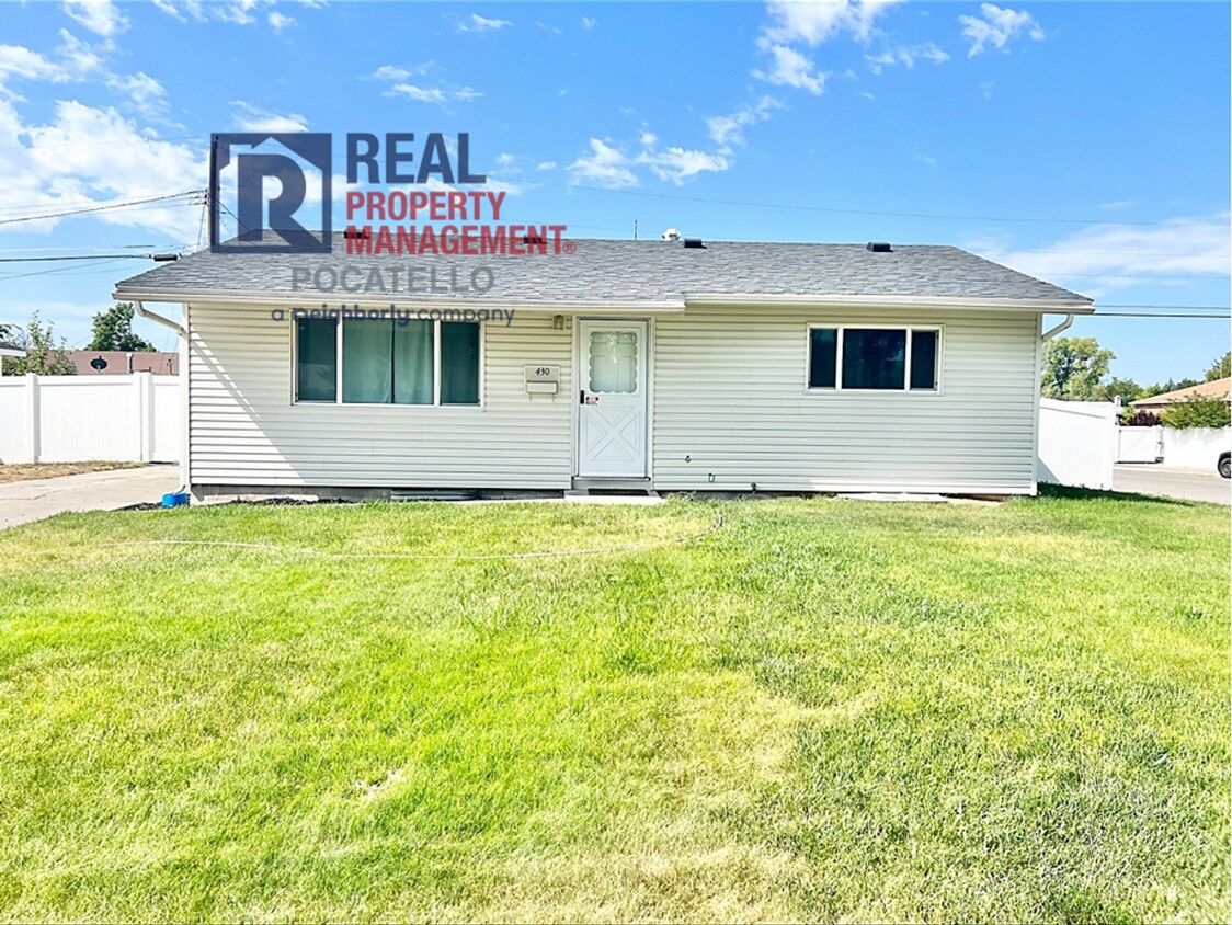 Primary Photo - 3 bedroom 2 bath House