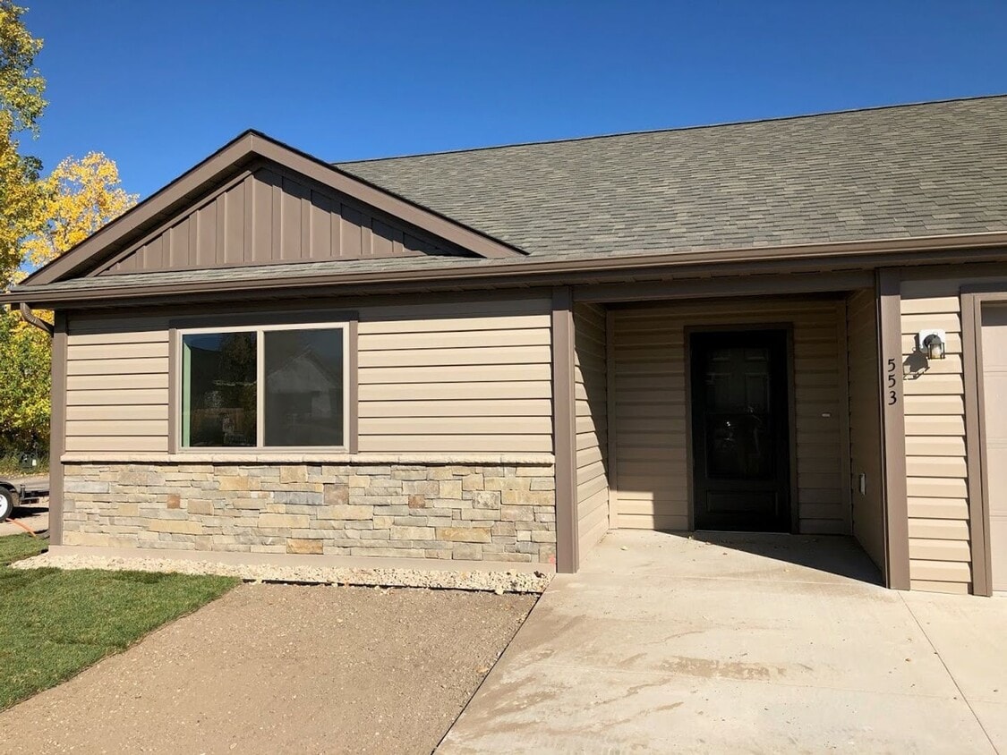 Primary Photo - 2 BED/2 BATH/ 2 CAR GARAGE