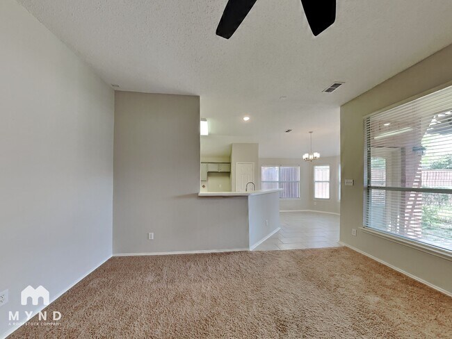 Foto del edificio - 4611 Basil Dr