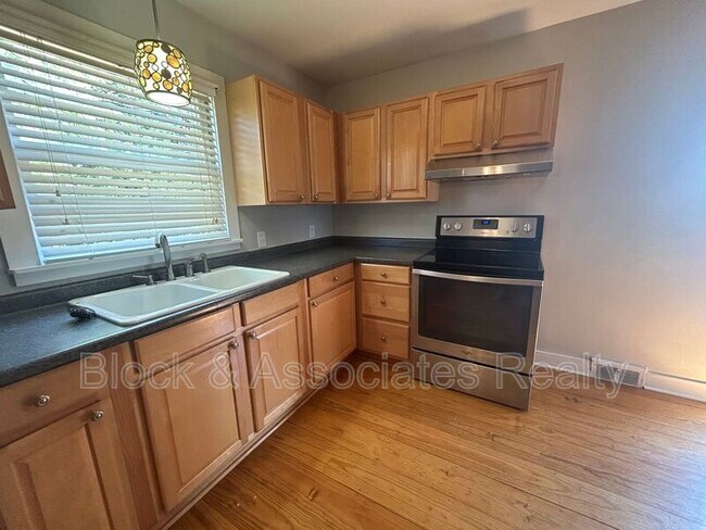 Foto del edificio - 7011 Belews Creek Rd