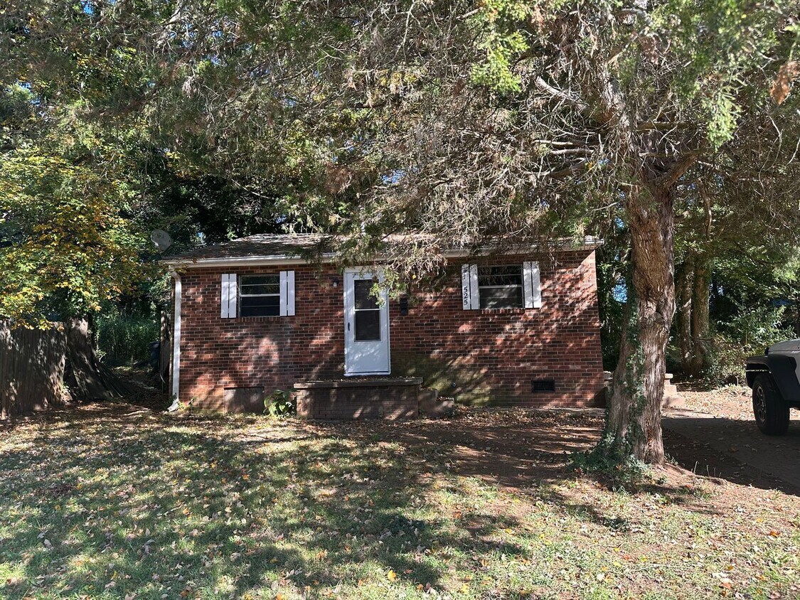 3 Bedroom/1 bath home - 3 Bedroom/1 bath home