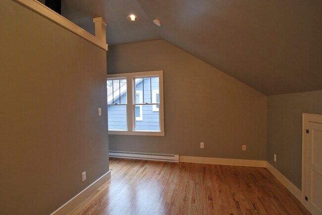 Bed view 2 - 906 E 2nd St