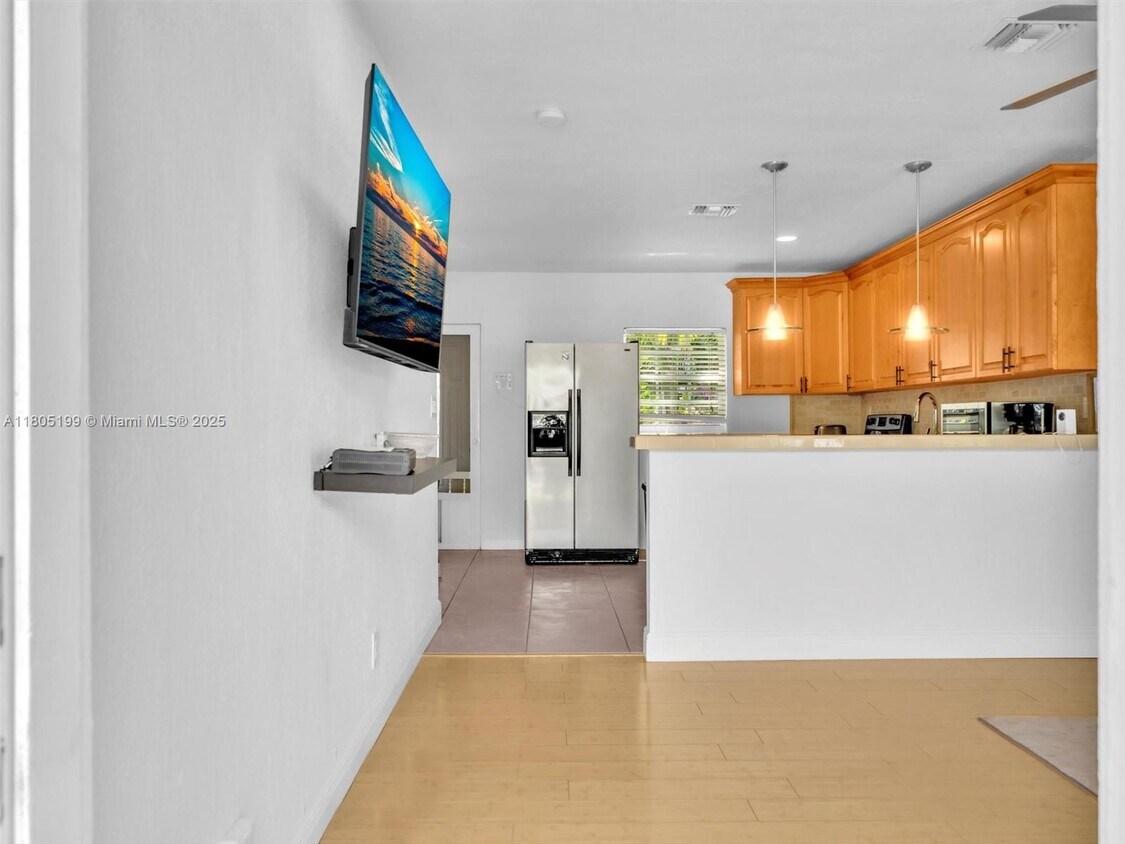 Foto principal - 6030 NE 6th Ave