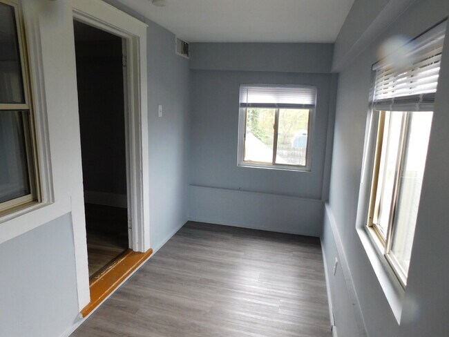 Foto del edificio - Private Entry Upper Level of Duplex