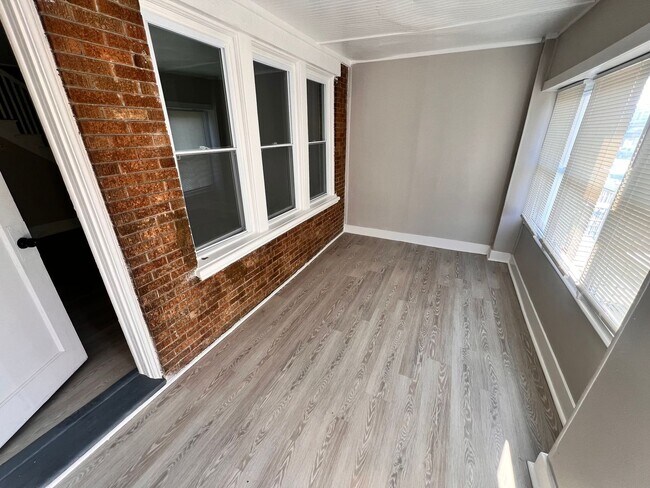 Building Photo - Updated Philadelphia Rowhome Featuring a N...