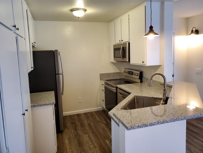 Building Photo - 7047 Camino Degrazia