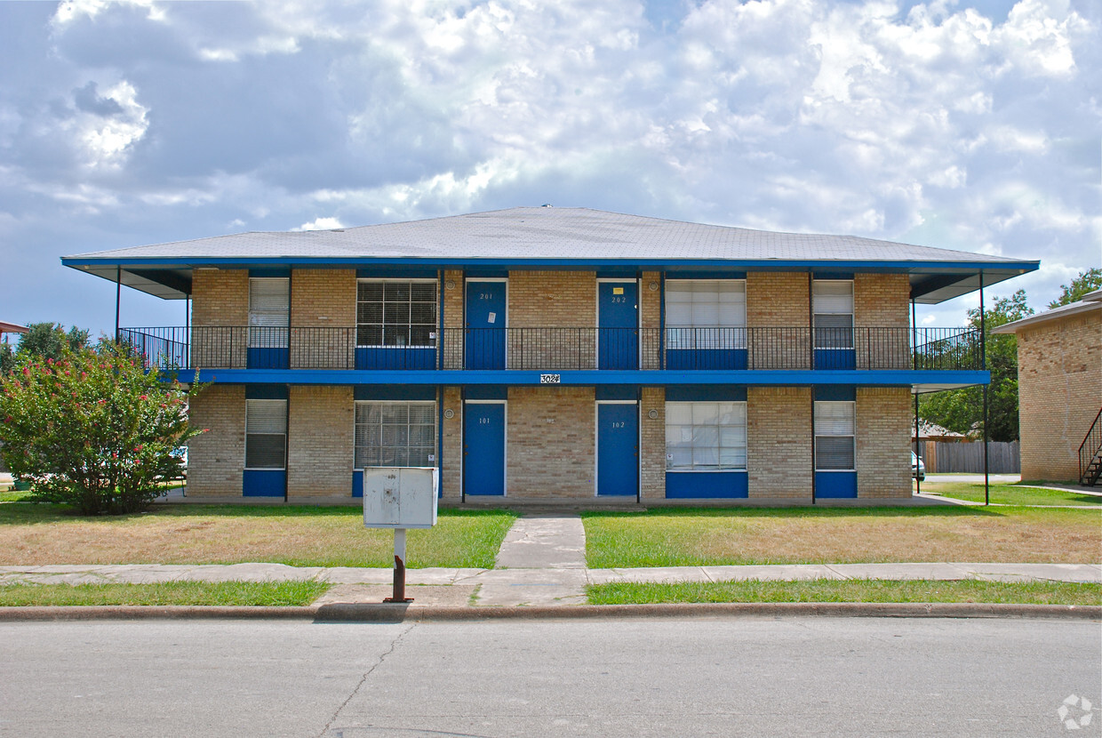 Building Photo - 3024 Tudor Ln