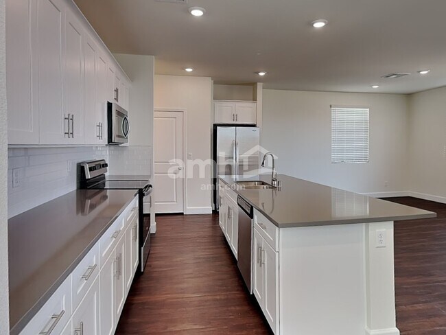 Foto del edificio - 872 Longwood Gdns St