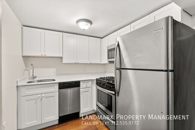 Foto del edificio - 3742 W Diversey Ave