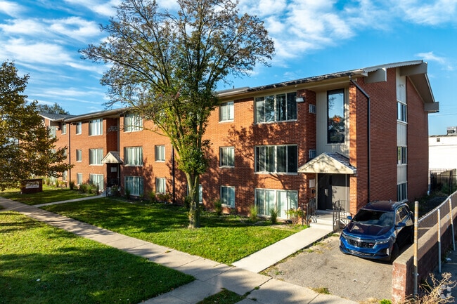 Building Photo - Chateau Manor