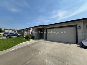Building Photo - 246 N Olivewood Ln
