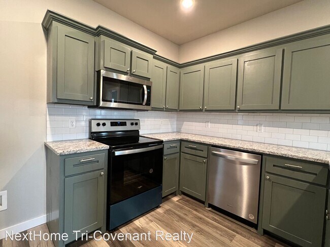 Building Photo - 2 br, 2 bath House - 1028 W Iowa