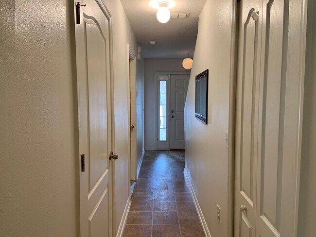 Foto del edificio - Tucked Away Townhome