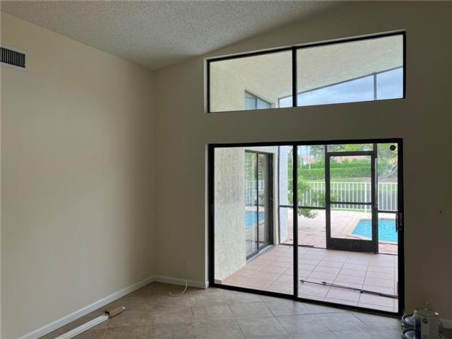 Foto del edificio - 11761 Woodsong Ct