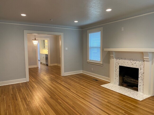 Building Photo - 4920 Country Club Blvd