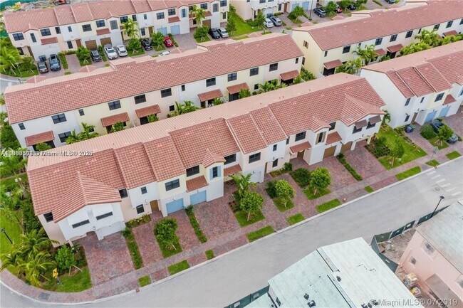 Foto del edificio - 20901 NW 1st Dr