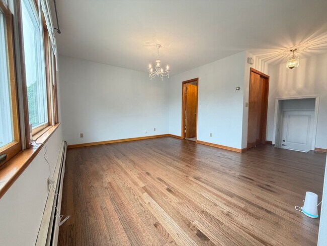 Foto del edificio - 219 Old Mamaroneck Rd