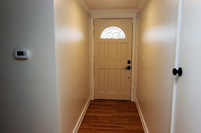 Building Photo - 1864 Rutgers Dr