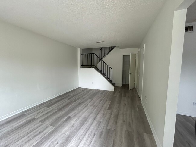 Foto del edificio - SPRING MOVE-IN SPECIAL AND RATE DROP ALERT...