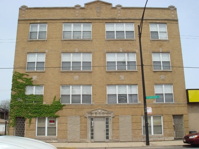 Primary Photo - 4024-4026 W Division St