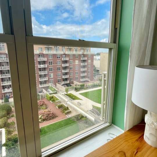 Foto del edificio - 360 W Washington Ave