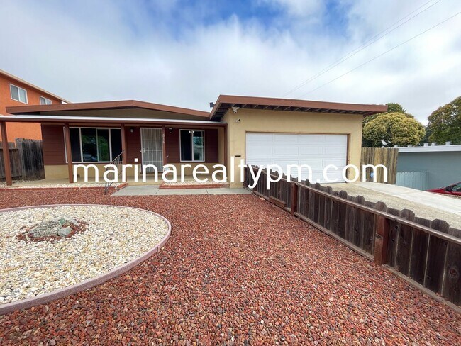 Building Photo - Two Bedroom One Bath Off-Street Parking Sh...