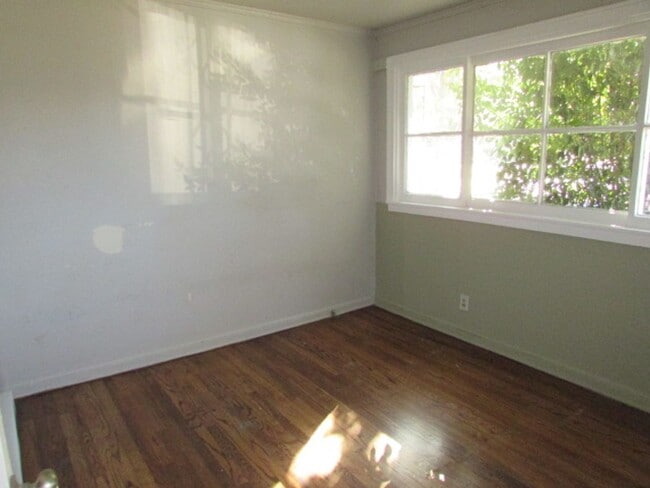 Building Photo - Duplex Unit