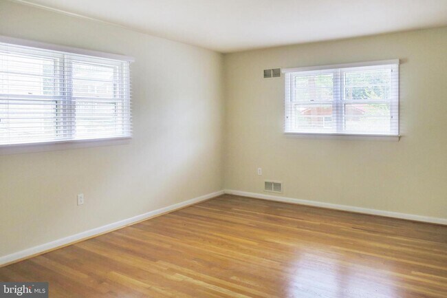 Foto del edificio - 6202 Forest Rd