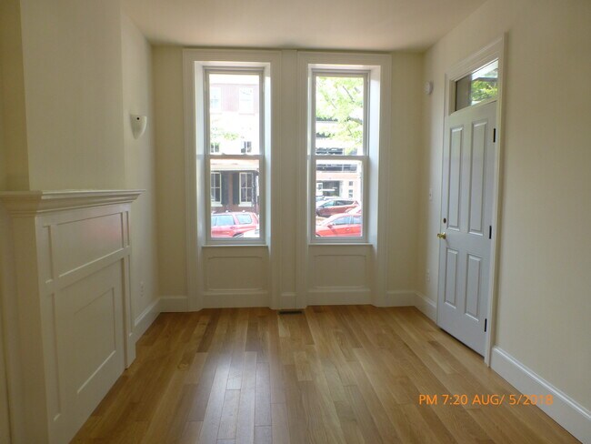Building Photo - 212 W Miner St
