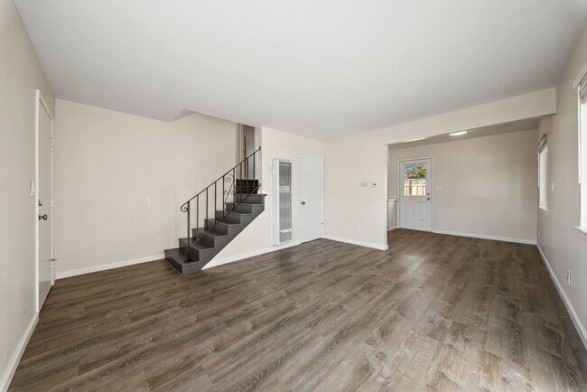 Foto del edificio - Coastal Comfort in Pleasure Point – Modern...