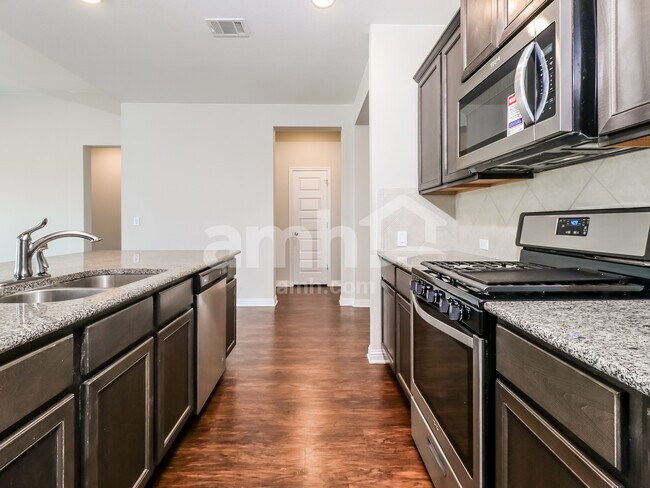 Foto del edificio - 5605 Gerard Dr