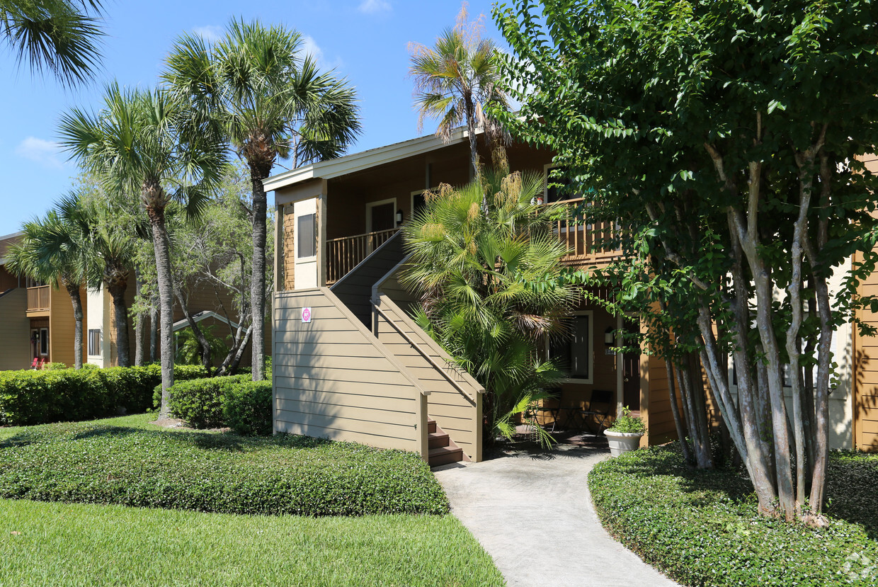 courtyard-on-the-green-apartments-apartments-melbourne-fl